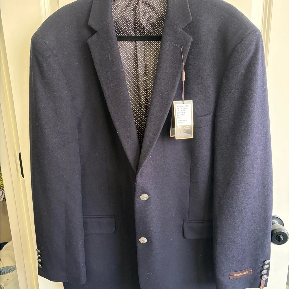 New with Tags Pierre Loren Navy Men's Blazer size 36R. Wool/Poly blend. Gorgeous